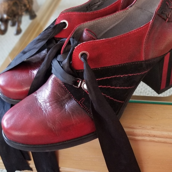 Maciejka Red Ankle Boot Shoes - Picture 12 of 16